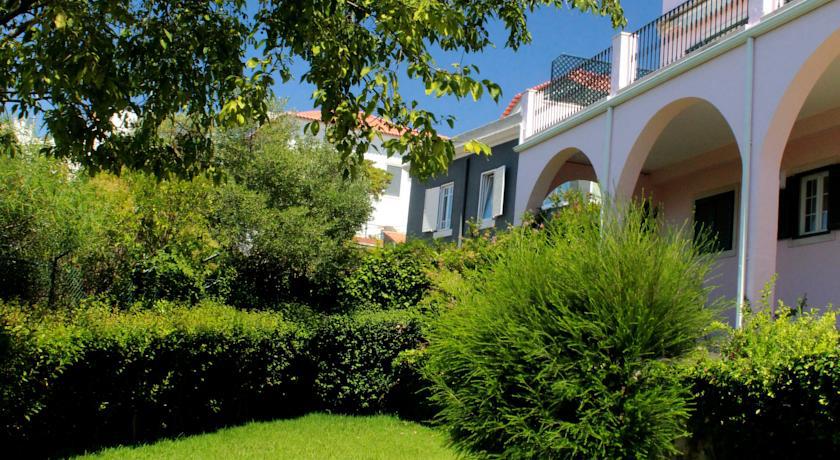 Estoril Beach House Hostel Exterior photo